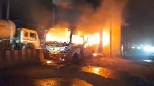 সাভারের আশুলিয়ায় পার্কিং করা বাসে অগ্নিকাণ্ড