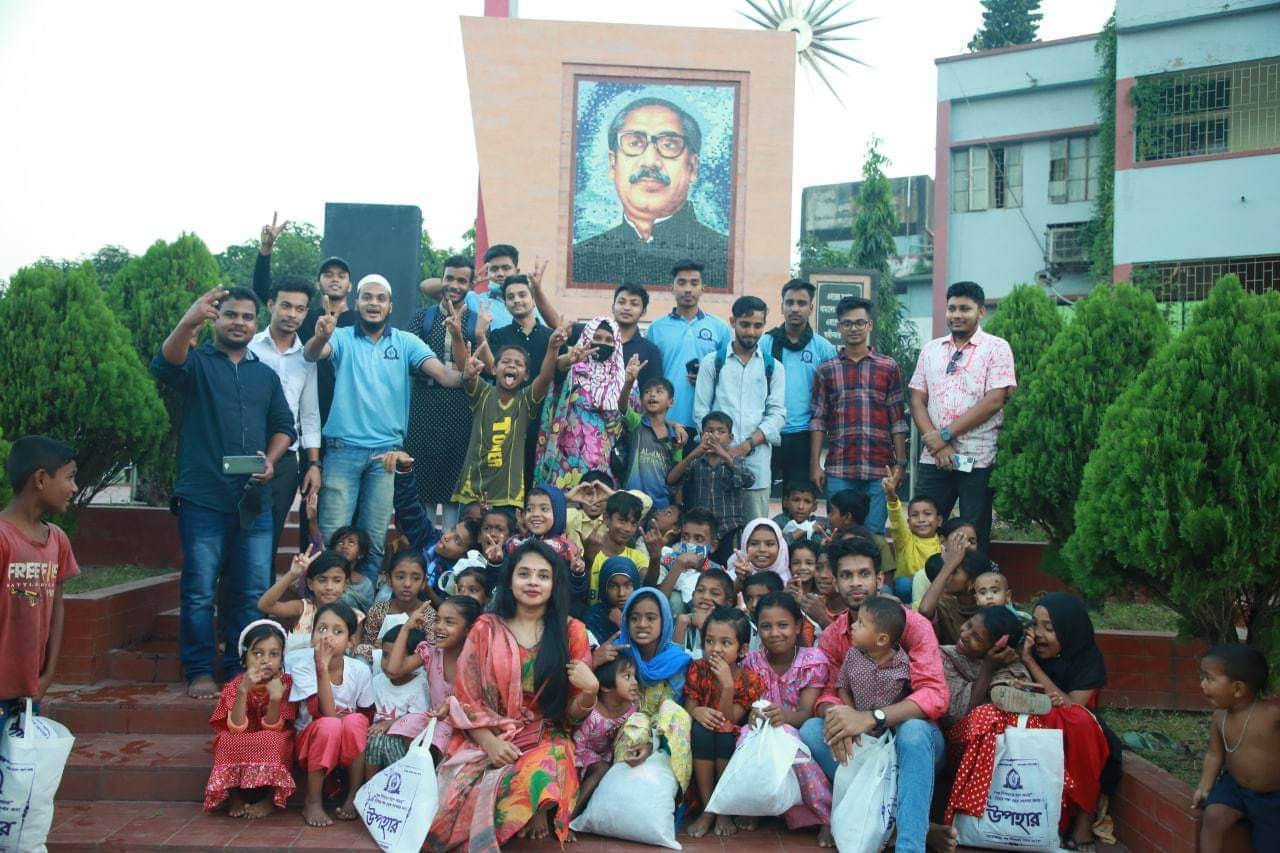 স্কুল শিক্ষার্থীদের মাঝে শীতের পোশাক ও কম্বল বিতরণ