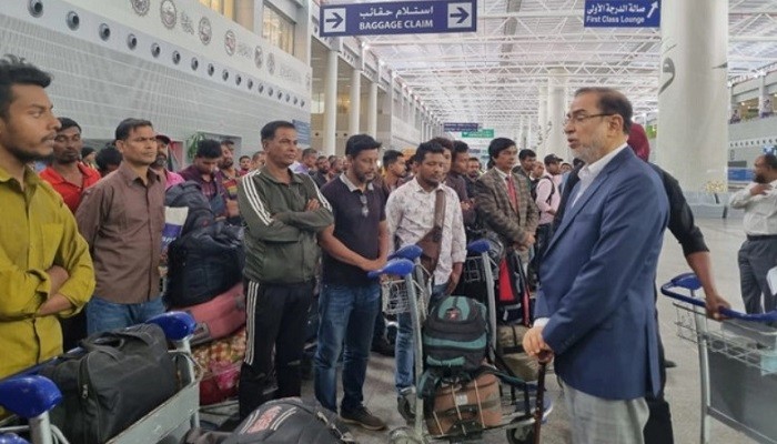 সুদান থেকে দেশে ফিরলেন আরও ৫২ বাংলাদেশি