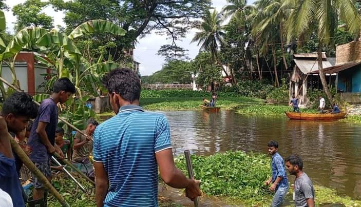 নোয়াখালীতে বৃষ্টিতে জলাবদ্ধতা, চলছে খাল পরিস্কার কার্যক্রম